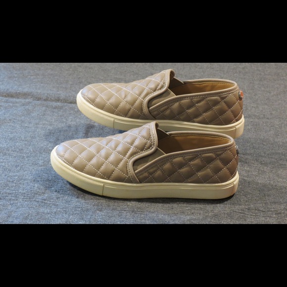 Steve Madden slip on shoes! - Picture 1 of 6
